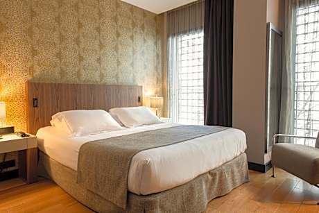 Double or Twin Room (1-2 Adults)