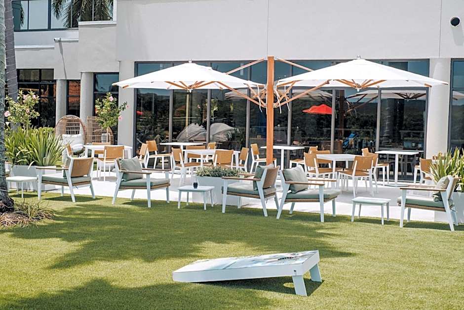 Hilton Palm Beach Airport