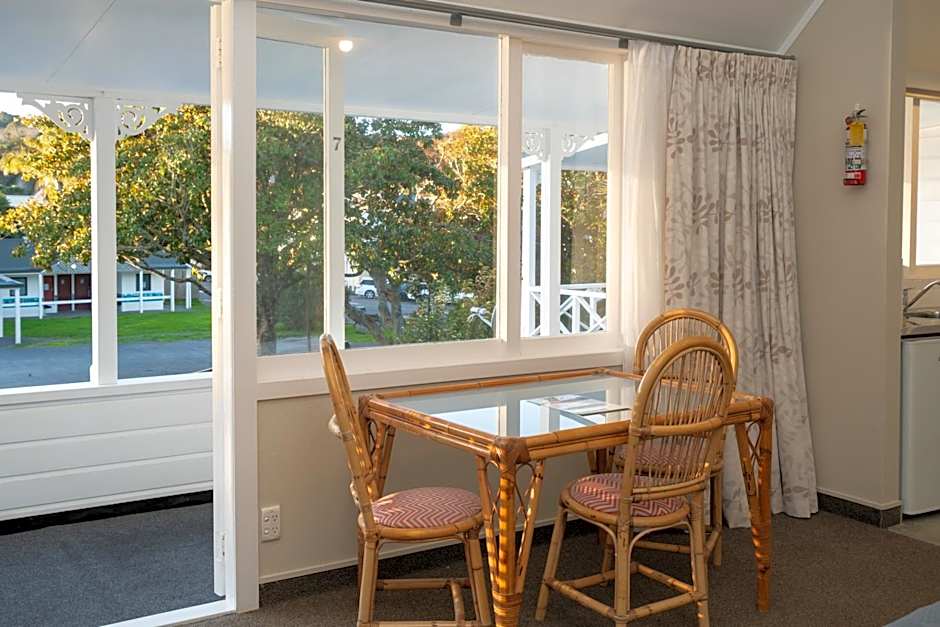 Hananui Lodge and Apartments
