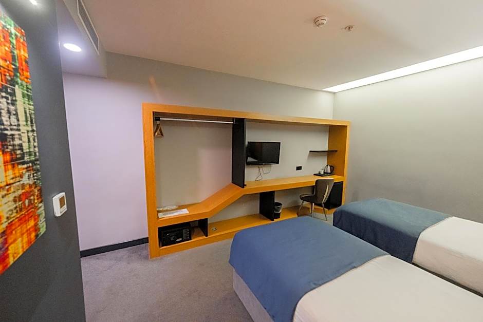 Roof 264 Hotel & Suites