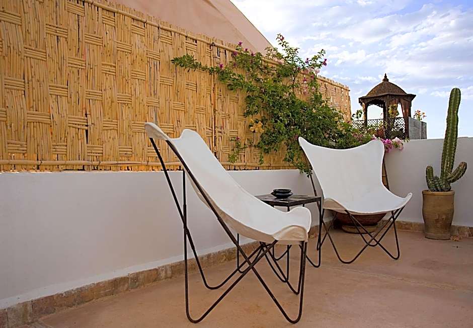 Riad Le J