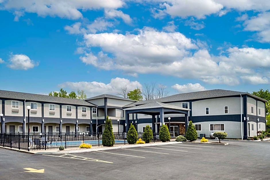 Days Inn & Suites by Wyndham Niagara Falls/Buffalo