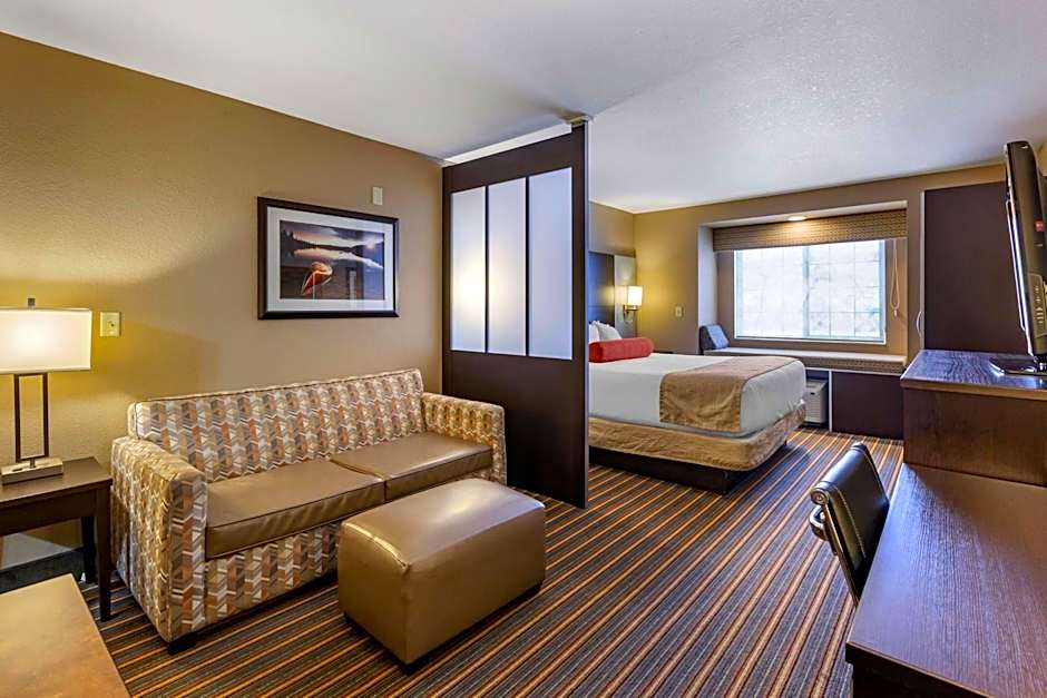 Best Western Plus Woodstock Inn & Suites