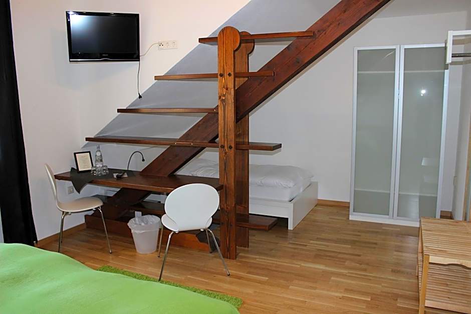 Photo 1 of 5 of Triple Room