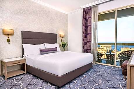 Sea View One Bedroom Suite  with Lounge Access