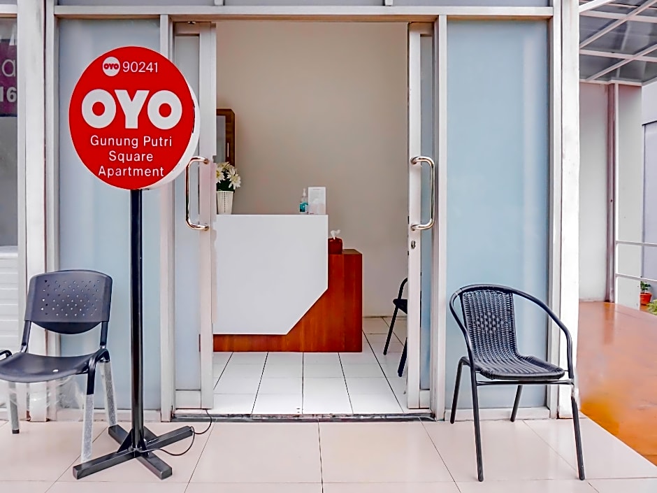 OYO 90241 Gunung Putri Square Apartment