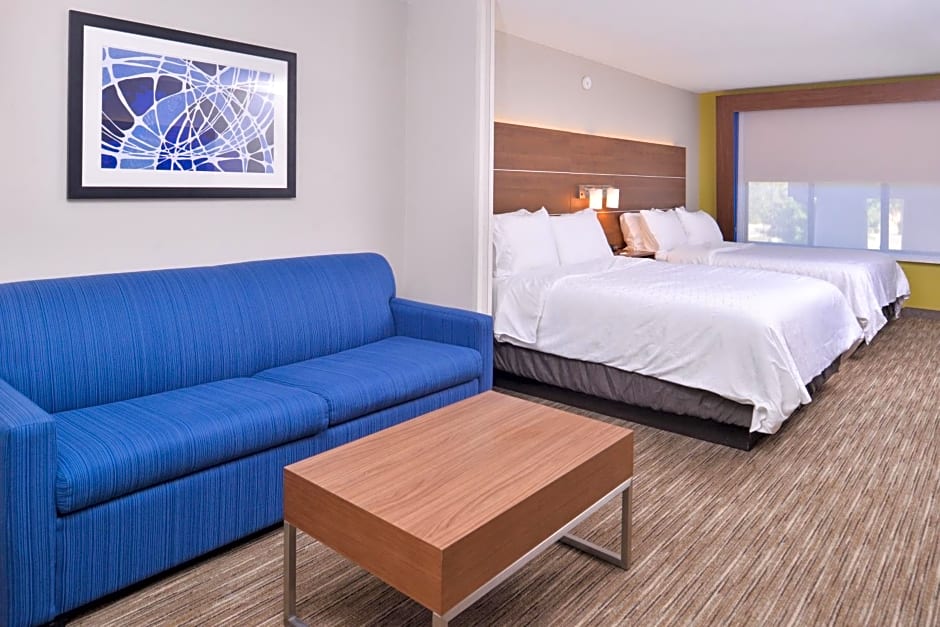 Holiday Inn Express & Suites Selma