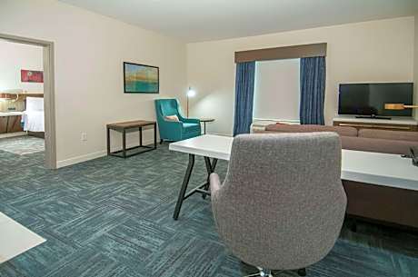 1 KING WHIRLPOOL RM MOBILITY ACCESS W/SHOWR