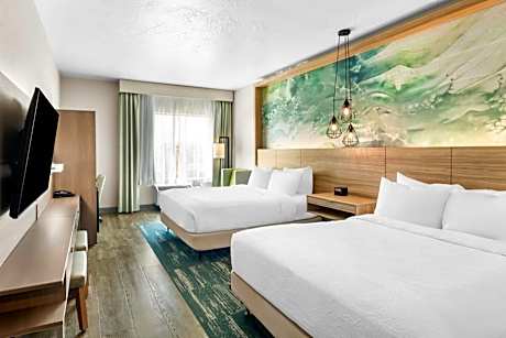 Queen Room with Two Queen Beds and Walk-In Shower - Mobility Access/Non-Smoking