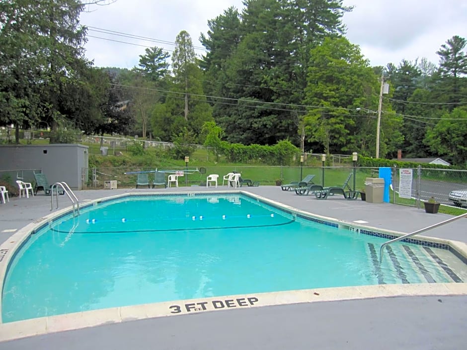 Howard Johnson by Wyndham Lake George