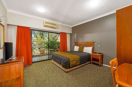 1 Queen Bed, Nonsmoking, Accessible