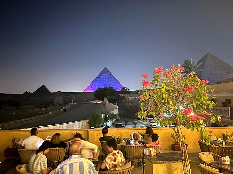 The Gate Hotel Front Pyramids & Sphinx View