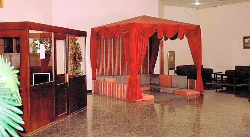 OYO 142 Al Sharqiya Sands Hotel