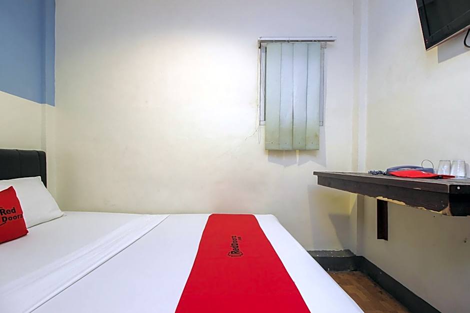 RedDoorz near Bethesda Manado