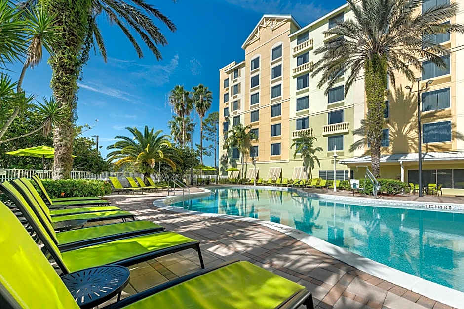 Comfort Suites Maingate East At Old Town