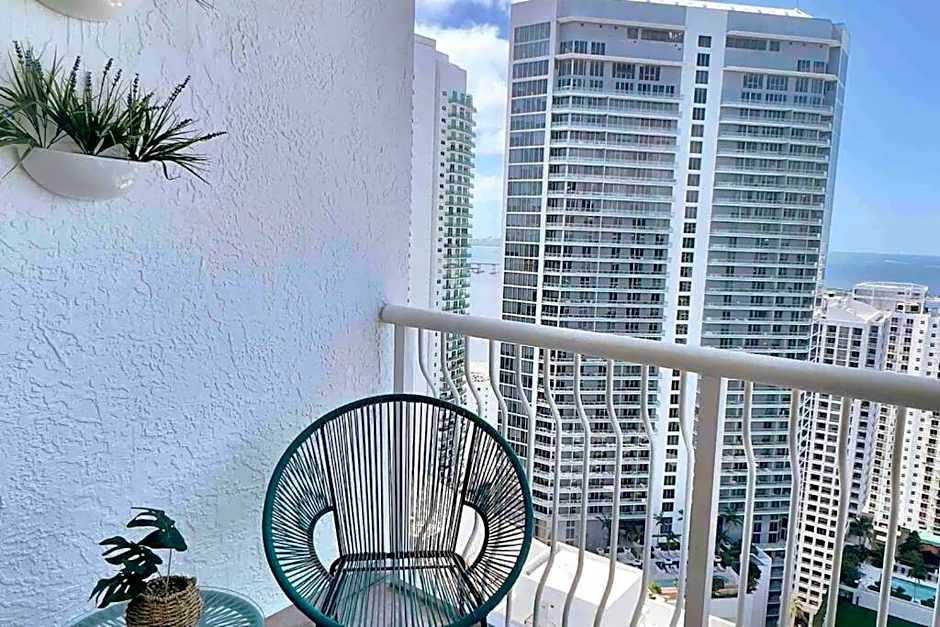 Brickell Center w/City & Bay View + FREE Parking!