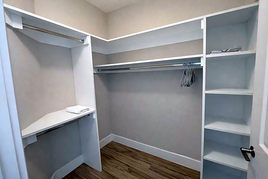 Spacious 2 Bedroom 2 Bathroom In Gated Community