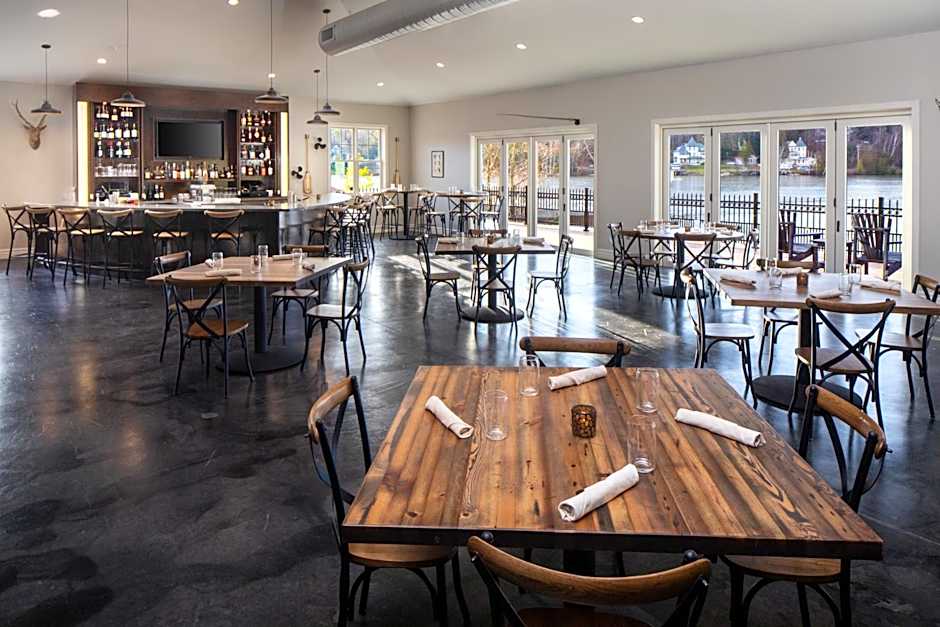 voco Saranac Lake NY - Waterfront by IHG