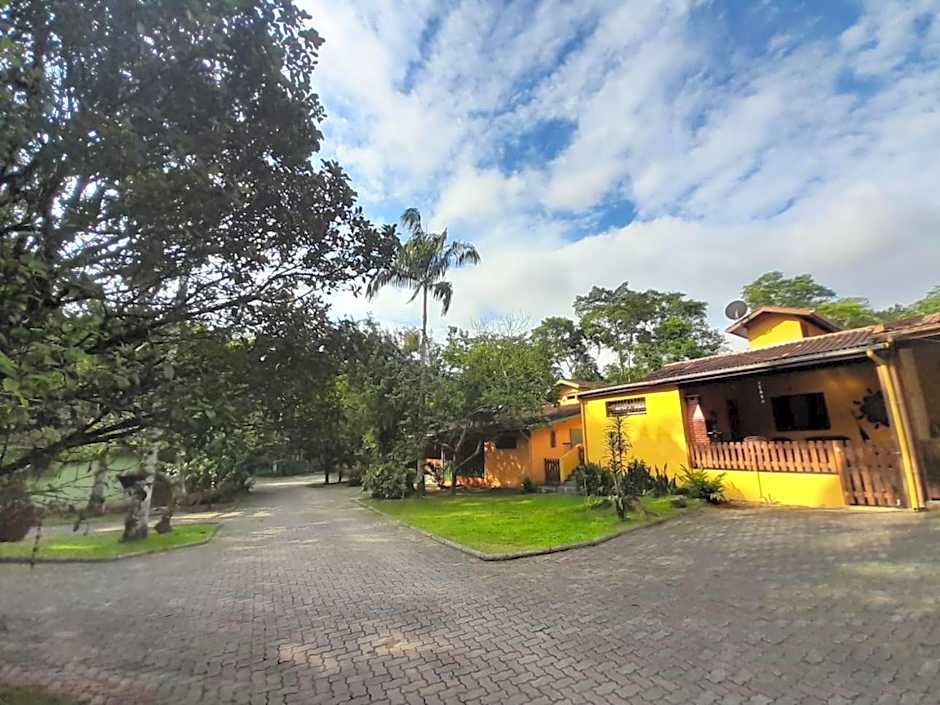 Aconchego 3 dorms, piscina, churrasq em Condomínio Fechado