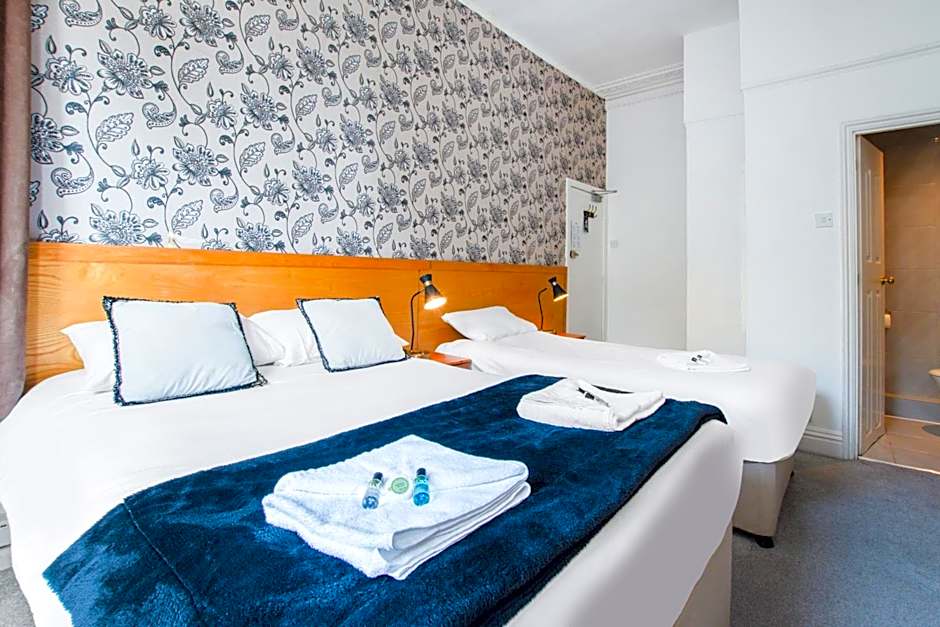 OYO The Lodge Bournemouth