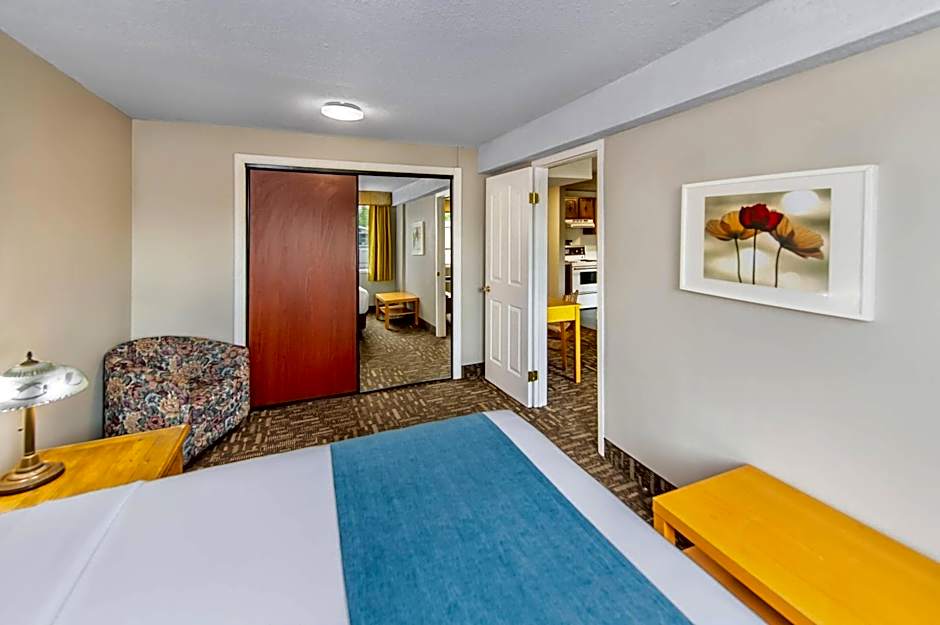 Crestwood Hotel