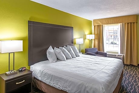 1 King Bed, Nonsmoking