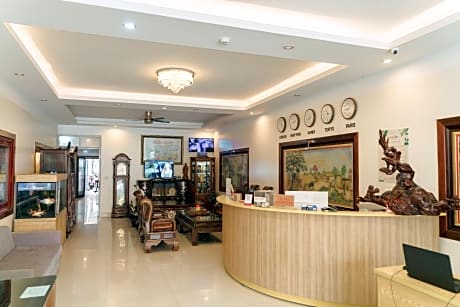 Luxury Airport Hotel & Spa