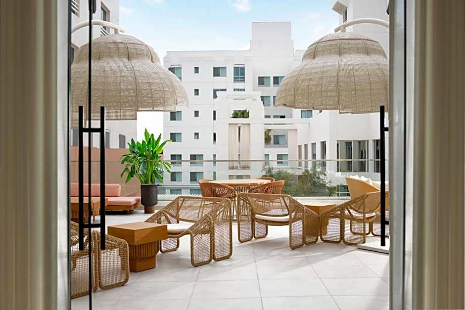 Sandbourne Santa Monica, Autograph Collection