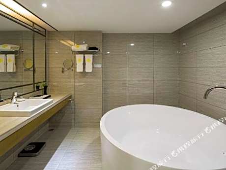Huatian Hotel
