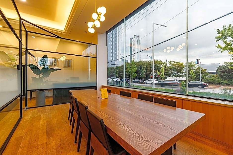 Crown Hotel Changwon