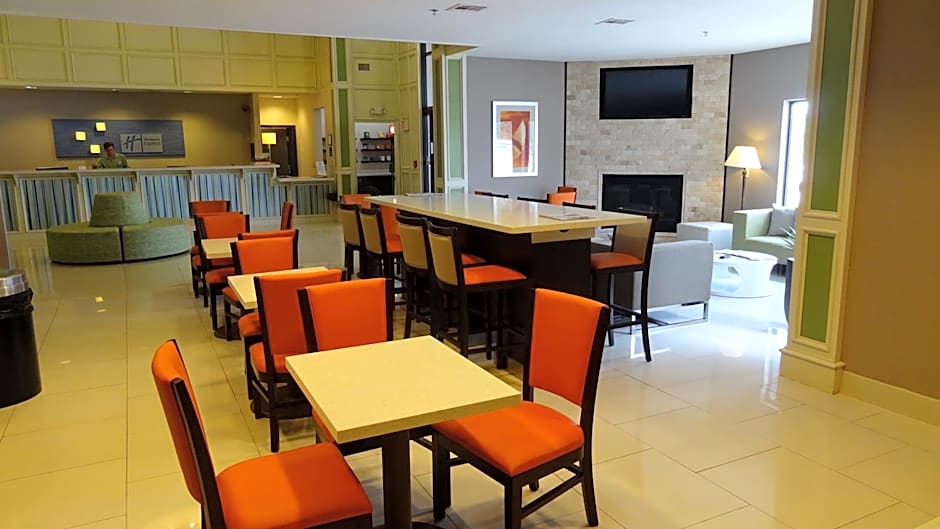 Holiday Inn Express Hotel Kansas City - Bonner Springs By IHG