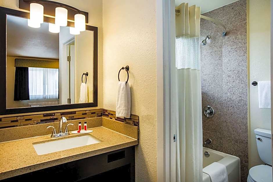 Days Inn by Wyndham Monterey Downtown