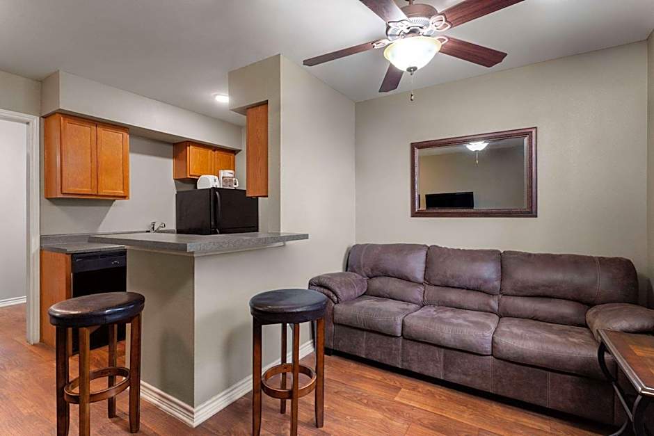 Eagle's Den Three Rivers Texas a Travelodge by Wyndham