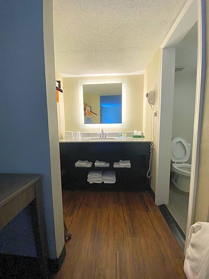 Clarion Pointe University/Expo