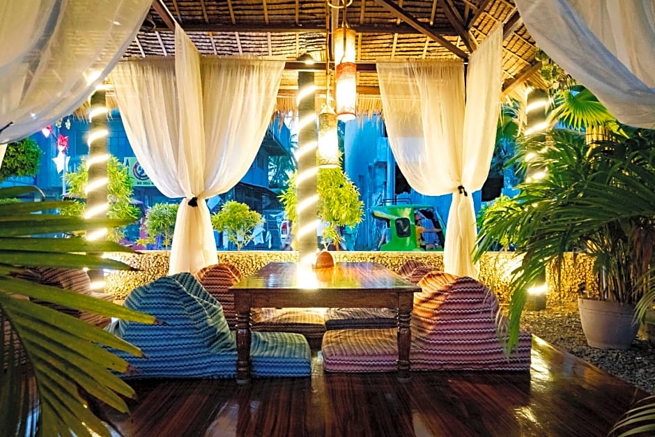 Coucou Bar Hotel and Restaurant