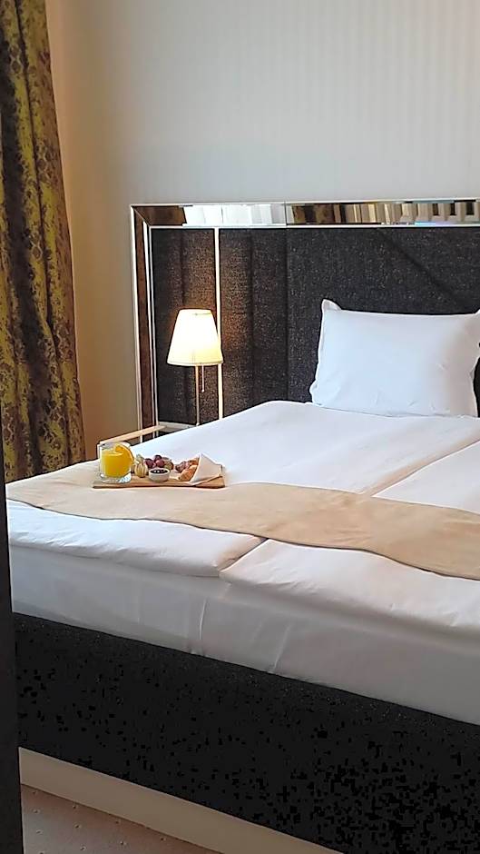 Astoria Grand Hotel