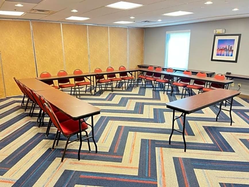 Hampton Inn & Suites Louisville East