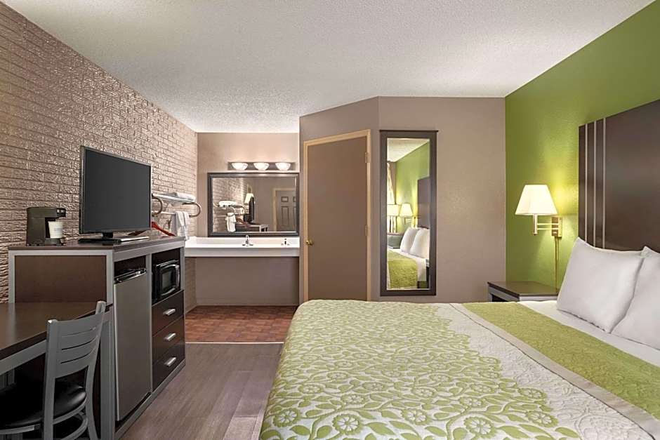 Days Inn by Wyndham Hardeeville/ I-95 State Line