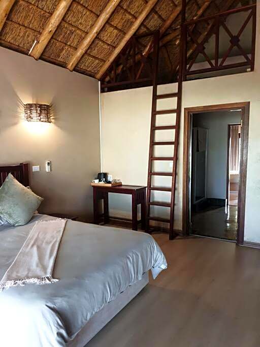 Zebula Golf and Wildlife Estate - Toktokkie Knocking Pax 20 - Moi Signature Luxury villa