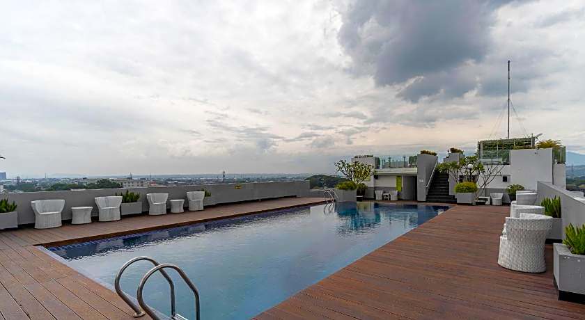 Ascent Hotel & Cafe Malang