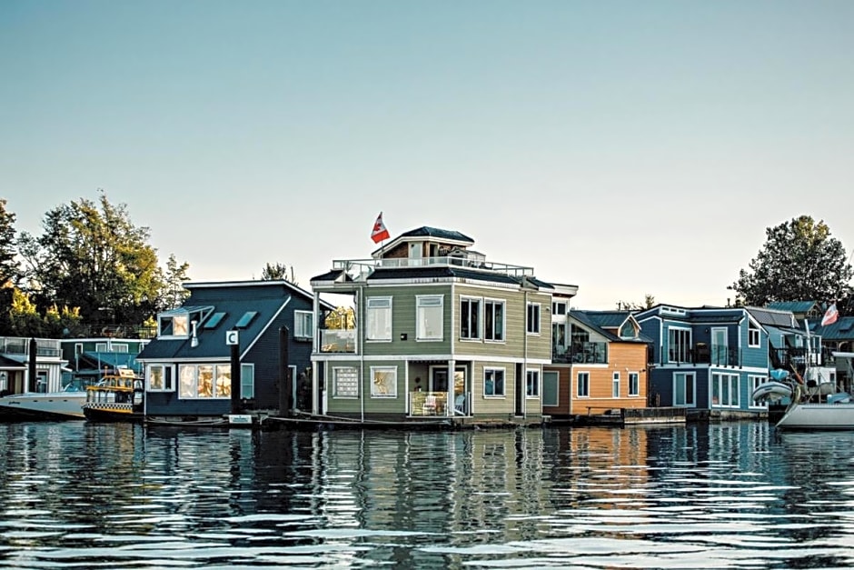 Dashwood Manor Seaside Bed & Breakfast