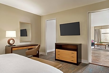 1 KING BED 1 BEDROOM SUITE NONSMOKING, HDTV/FREE WI-FI/LIVING ROOM/, HOT BREAKFAST INCLUDED