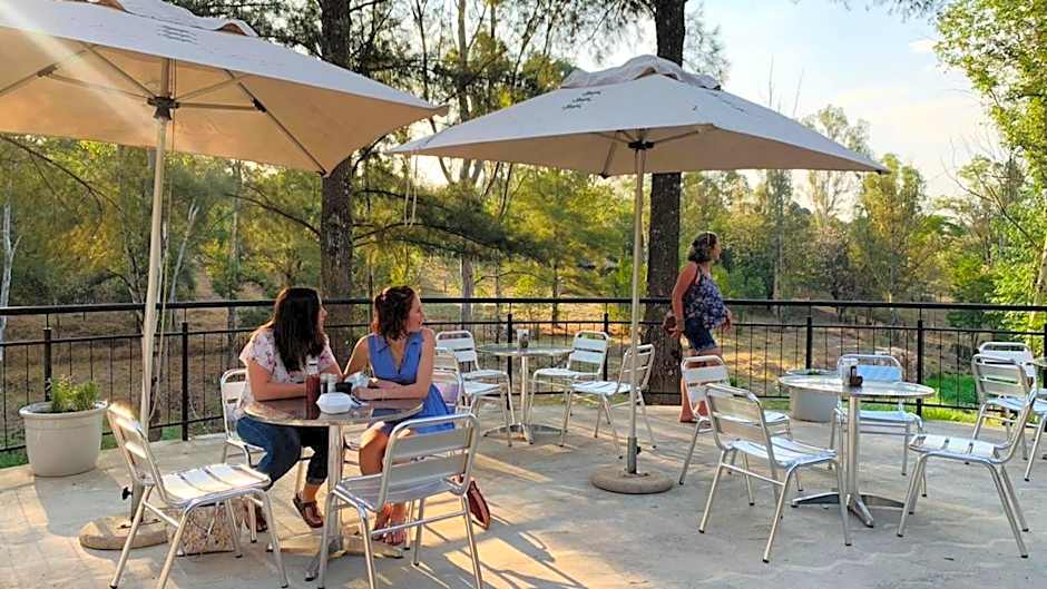 La Moor Country Venue & Eatery