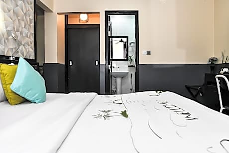 Deluxe Double or Twin Room (Free Return Airport Transfer and 10% off on Food & Beverage)