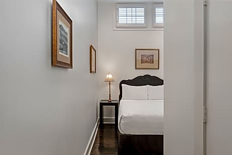Petite Room