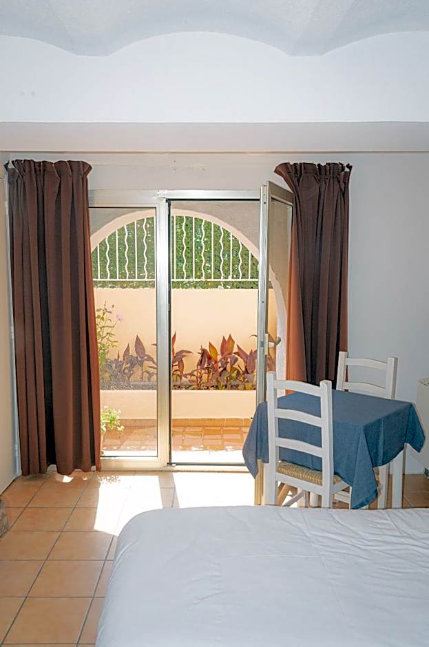 Hotel et Appartements Reine D'Azur