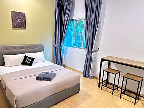 Double Room with Shared Bathroom with window