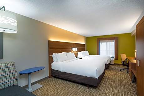 Standard Queen Room with Two Queen Beds and Mobility Accessible Tub