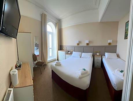 Family Room with Sea View