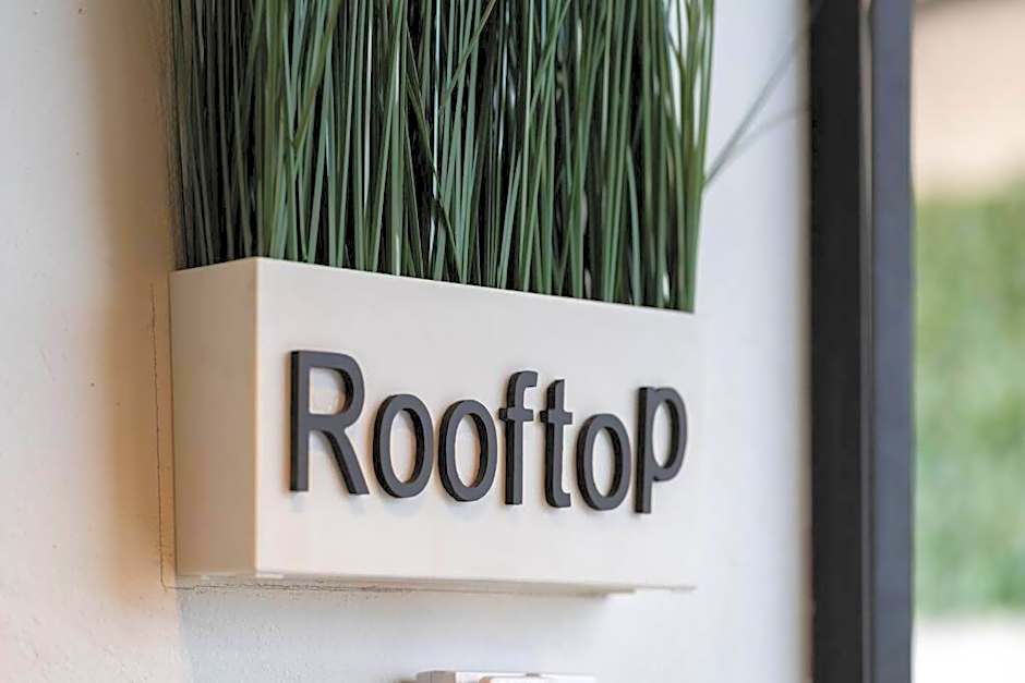 P601 Amazing Rooftop 2Bdrm 2bath Apt AC